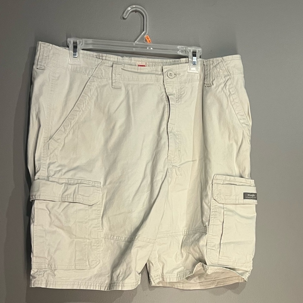 Men’s white cargo pants